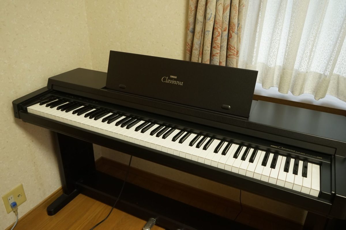 電子ピアノの譜面台