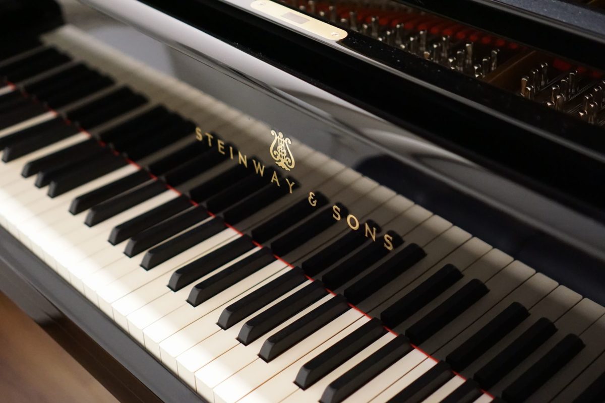 スタジオのピアノの鍵盤